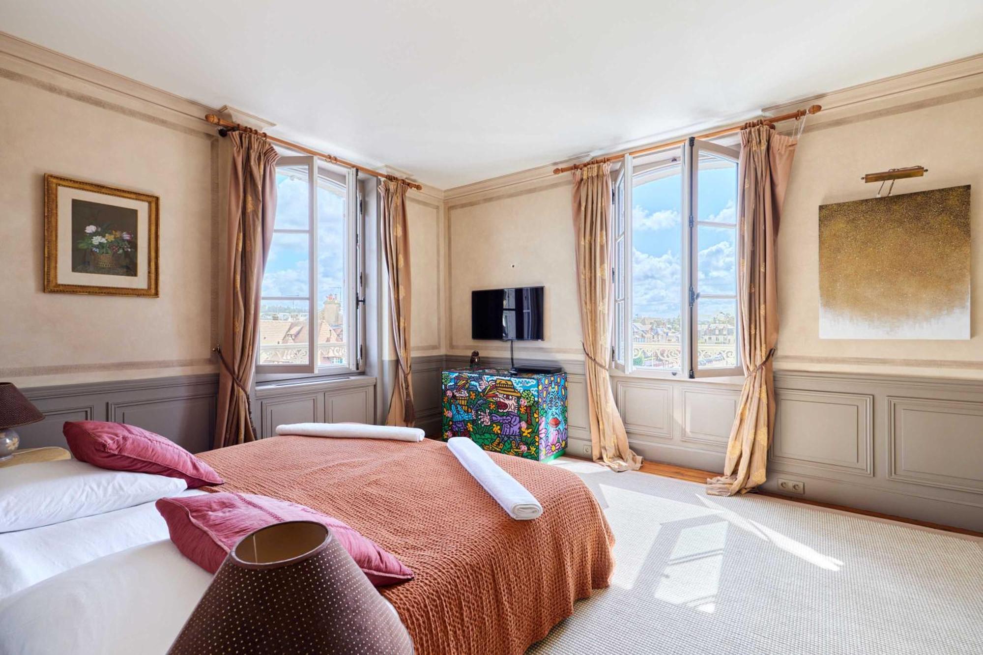 Luxurious 4 Bedroom Duplex, 200M From Place Morny Deauville Exteriör bild