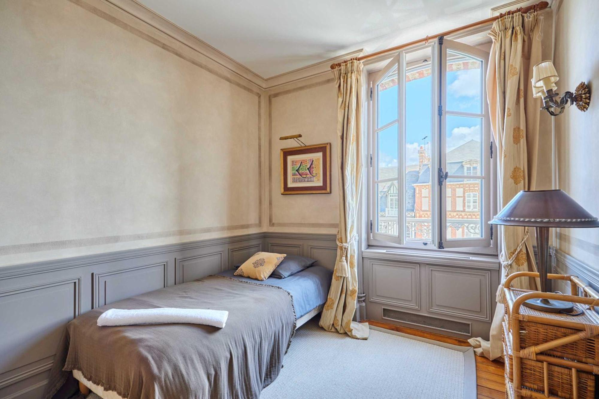 Luxurious 4 Bedroom Duplex, 200M From Place Morny Deauville Exteriör bild